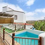 Casa Flores 모야